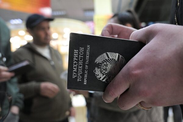 В российском городе начали массово задерживать мигрантов