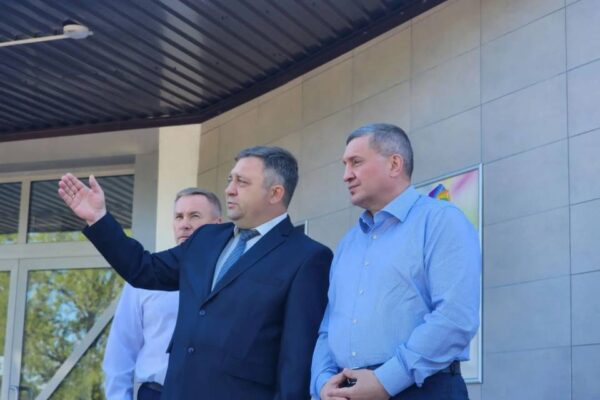 «Показуха вместо реальных дел»: Зачем губернатор Бочаров снова поехал в Палласовку?