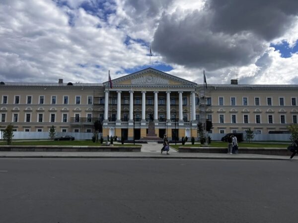Псковский парламент зацементировали по партийному списку еще до первой сессии